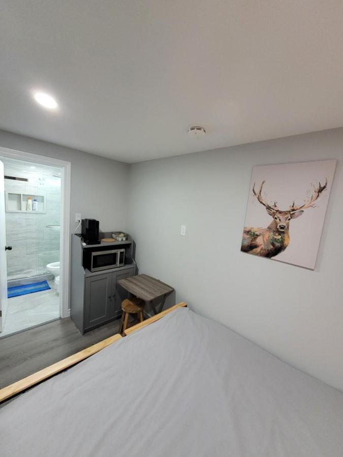 Guest House Basement - Master Bedrooms In Bayview Village تورونتو المظهر الخارجي الصورة