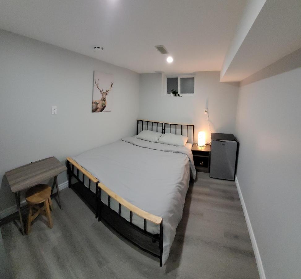 Guest House Basement - Master Bedrooms In Bayview Village تورونتو المظهر الخارجي الصورة
