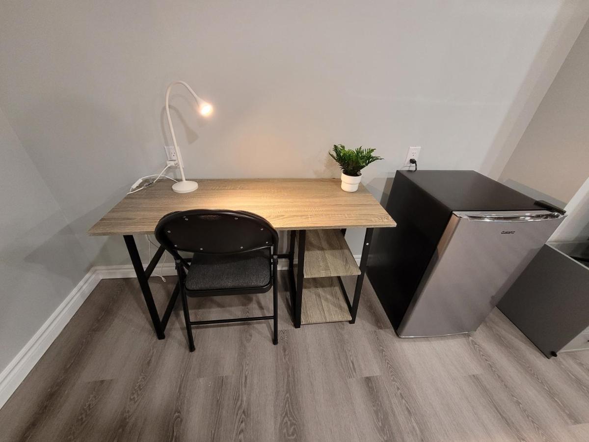 Guest House Basement - Master Bedrooms In Bayview Village تورونتو المظهر الخارجي الصورة