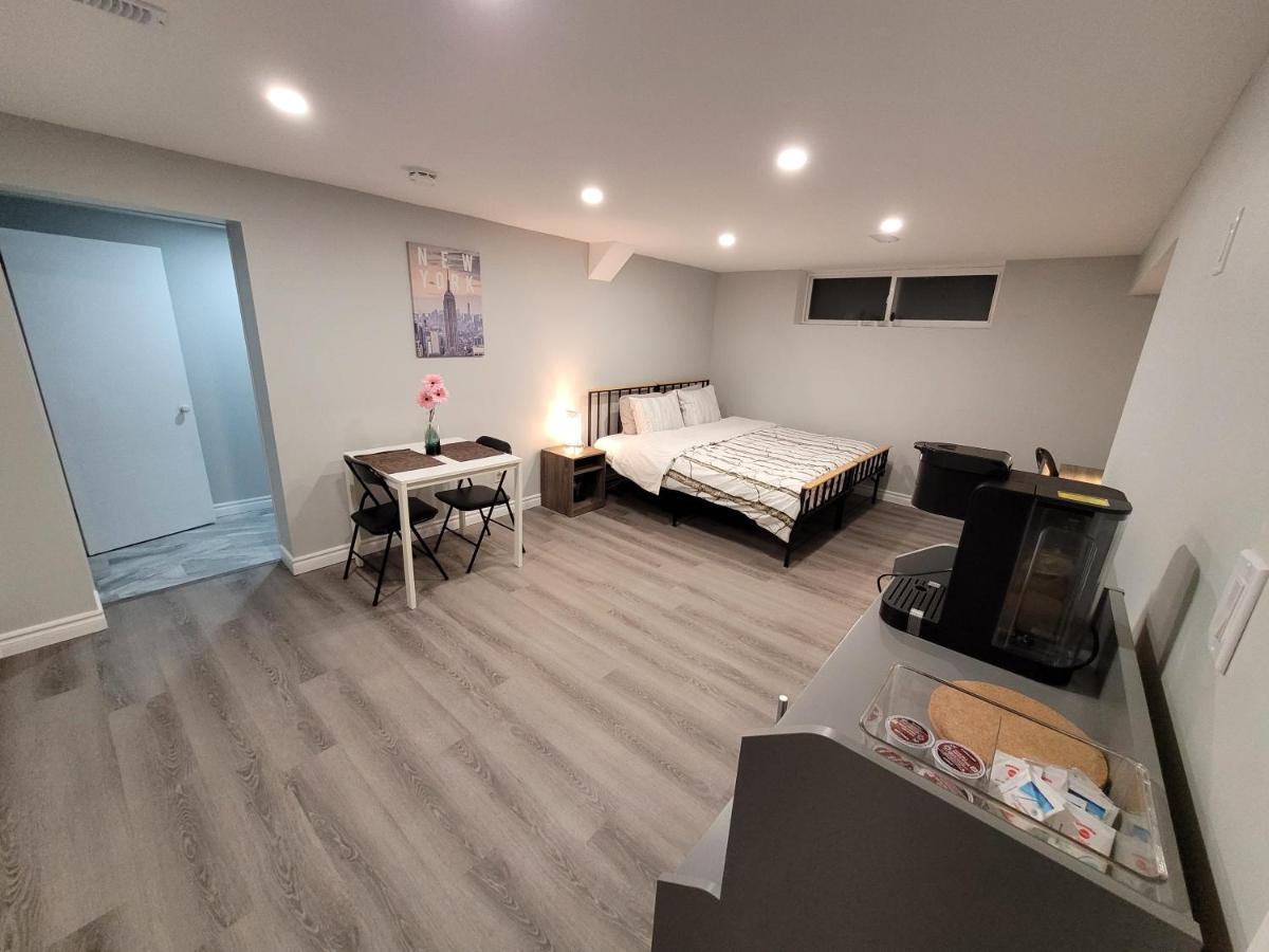 Guest House Basement - Master Bedrooms In Bayview Village تورونتو المظهر الخارجي الصورة