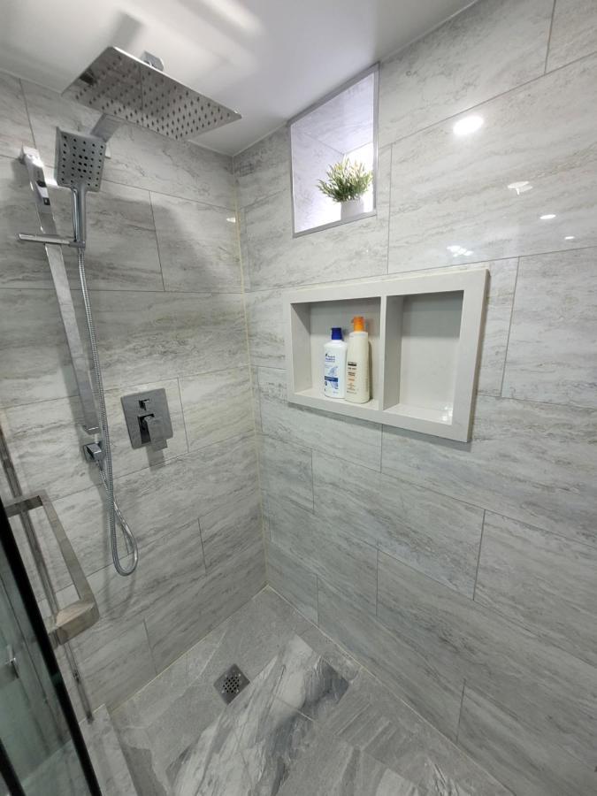 Guest House Basement - Master Bedrooms In Bayview Village تورونتو المظهر الخارجي الصورة